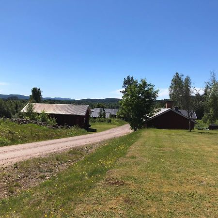 Mysig Timmerstuga Med Braskamin Naera Hovfjaellet Torsby Esterno foto