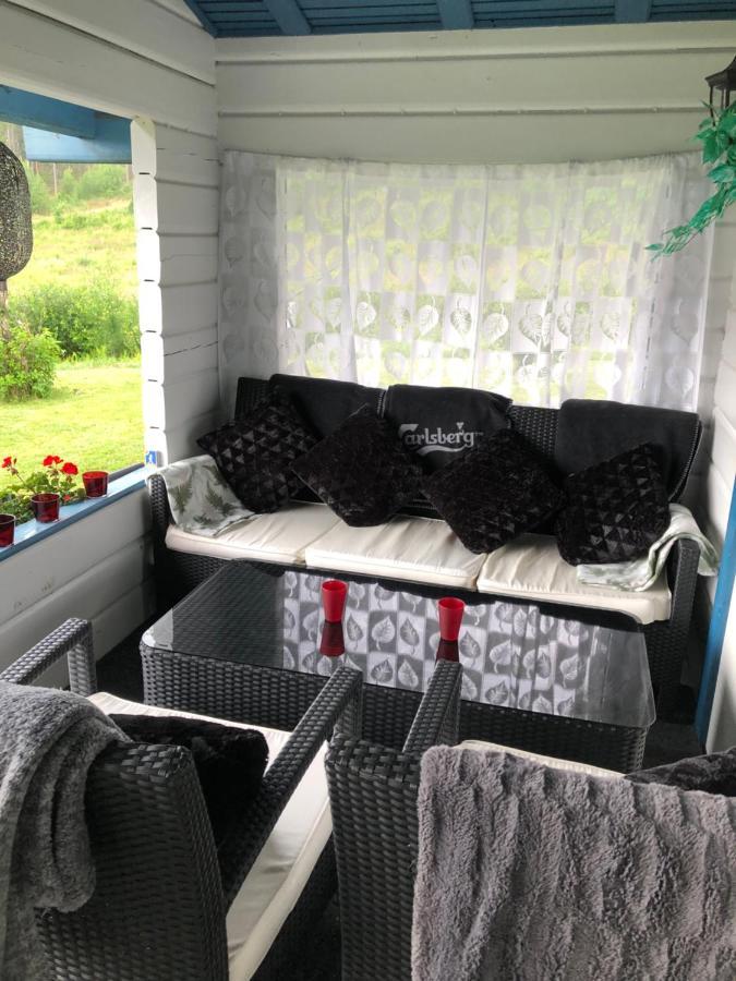 Mysig Timmerstuga Med Braskamin Naera Hovfjaellet Torsby Esterno foto