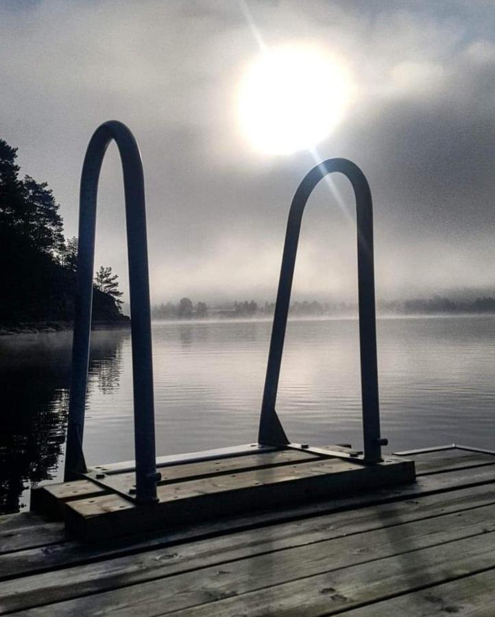 Mysig Timmerstuga Med Braskamin Naera Hovfjaellet Torsby Esterno foto