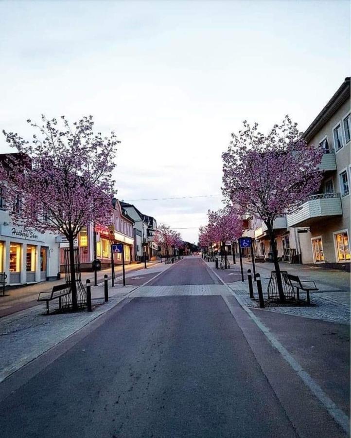 Mysig Timmerstuga Med Braskamin Naera Hovfjaellet Torsby Esterno foto