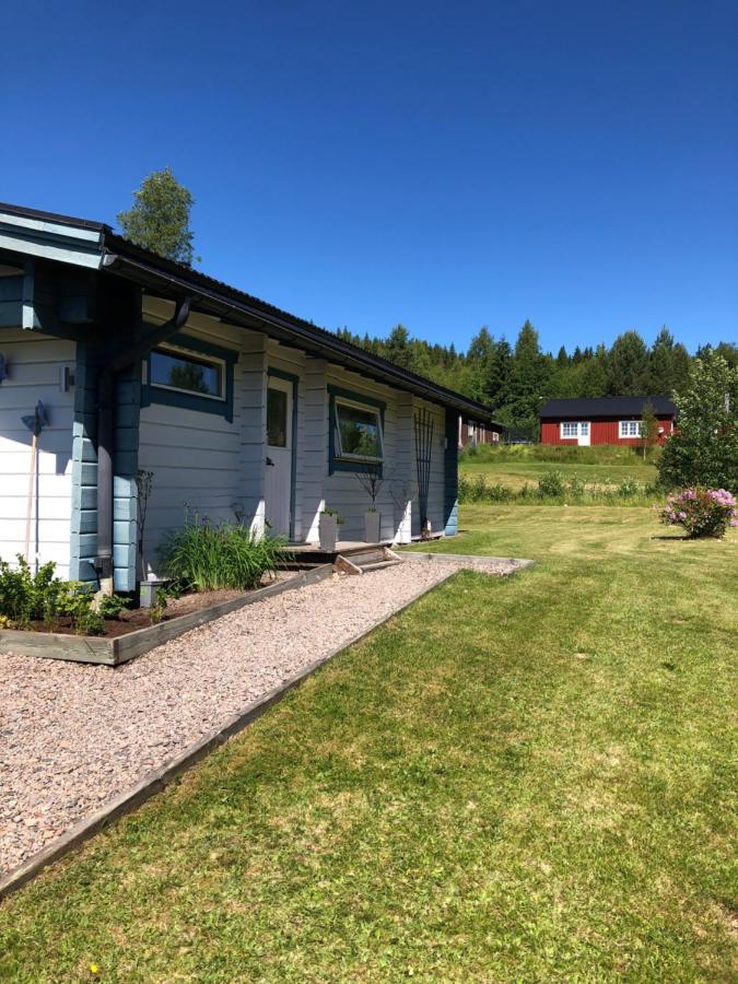 Mysig Timmerstuga Med Braskamin Naera Hovfjaellet Torsby Esterno foto